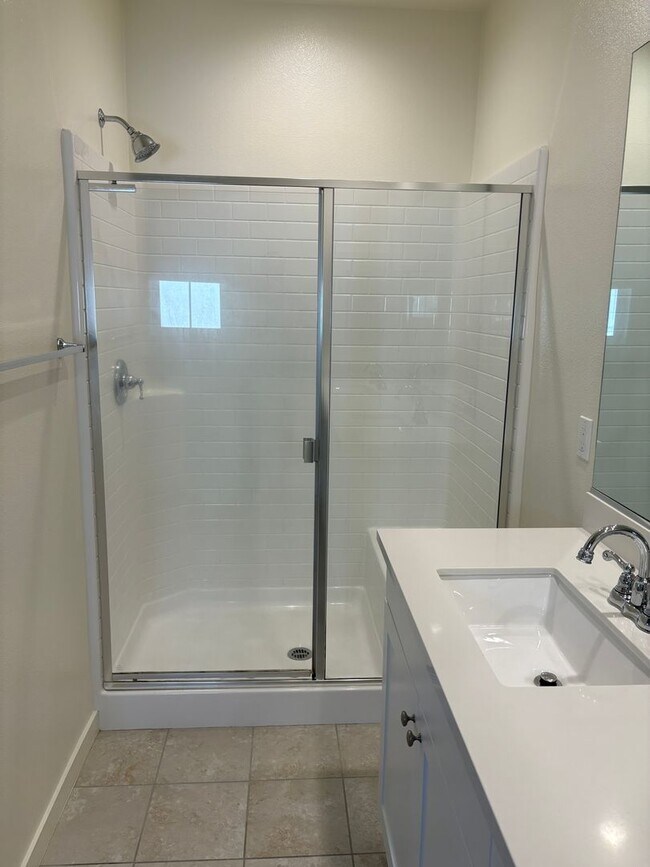 Building Photo - Spacious 3-Bedroom Townhome with Garage and Solar