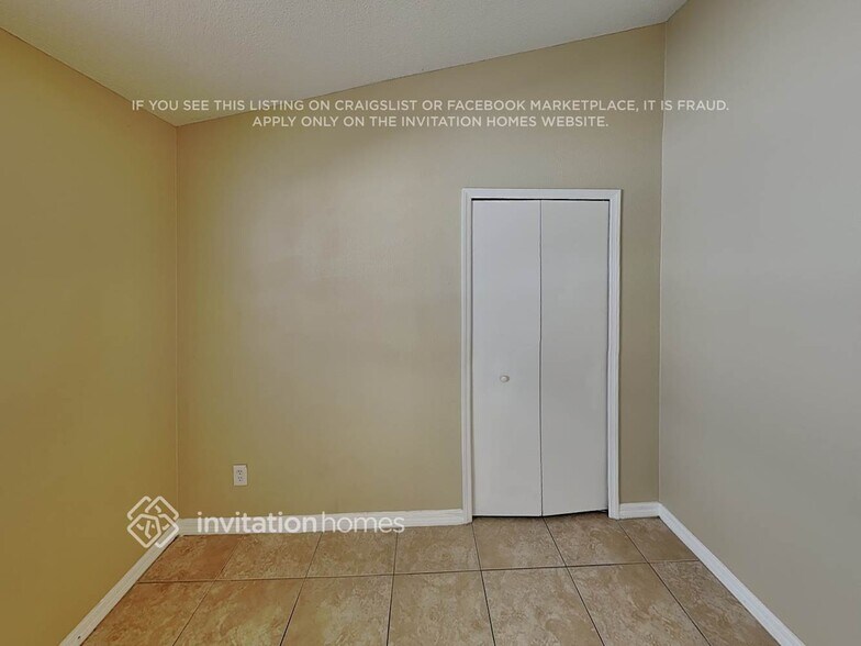 Building Photo - 9624 Hollyhill Dr