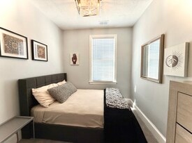 Building Photo - 512 Mellon St SE