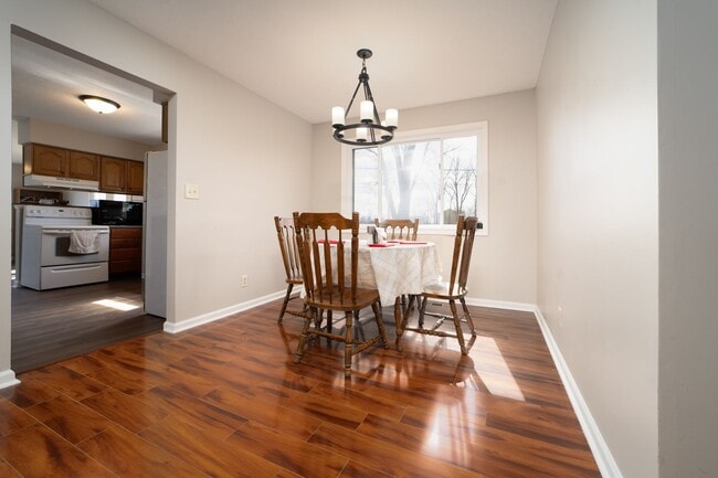 Building Photo - Beautiful 3 Bedroom Home outside of Centerville