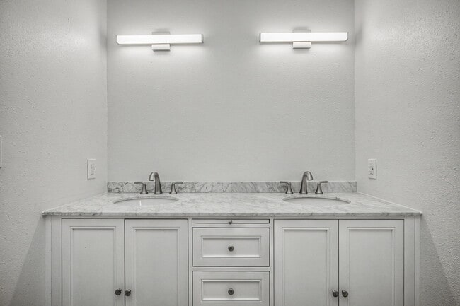 Building Photo - 159 Brooks St SE