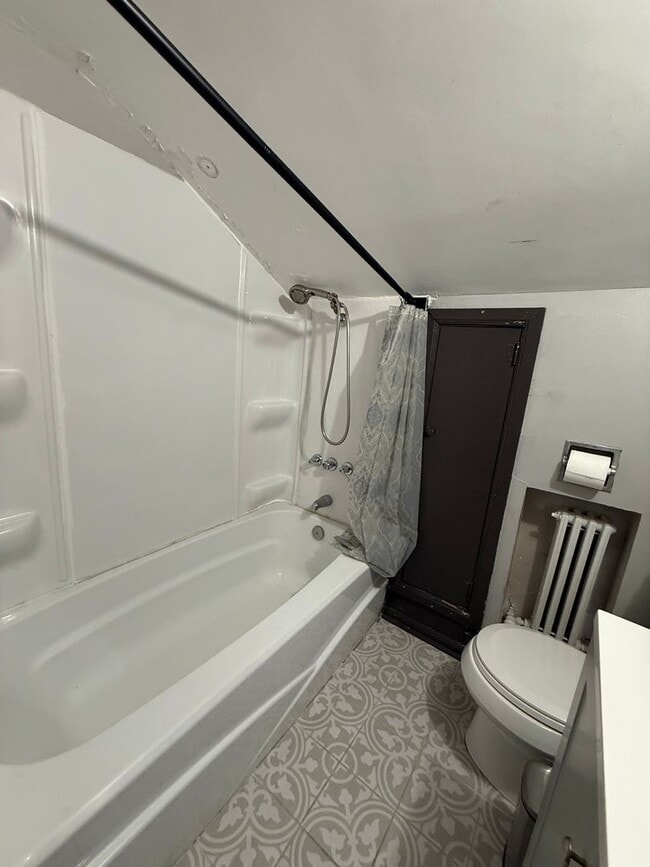 Building Photo - 2nd floor unit with Furnished or Unfurnish...