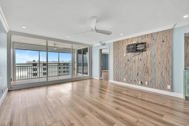 Building Photo - 911 Ocean Dr