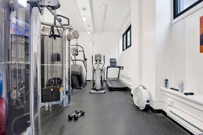 Building Photo - 600 S Dearborn St