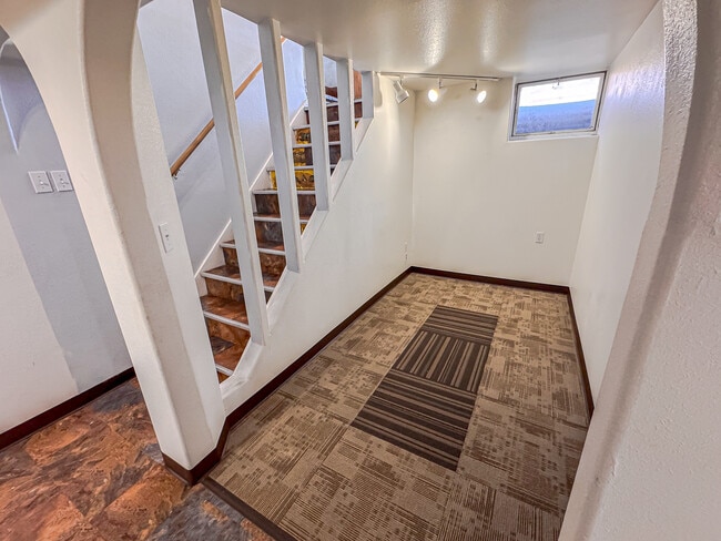 Building Photo - 702 Melton St