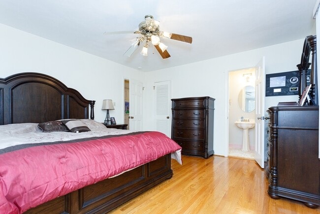 Building Photo - 3617 Hermitage Dr