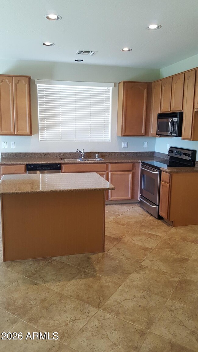 Building Photo - 15493 W Montecito Ave