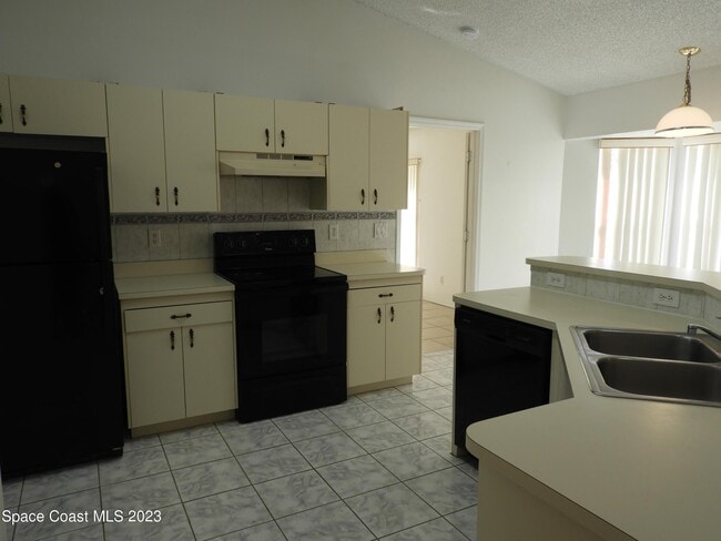 Building Photo - 1420 Denali St SE