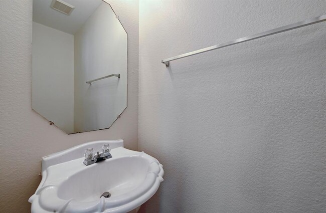 Building Photo - 14721 Yora Dr