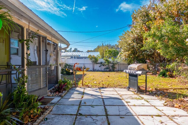 Building Photo - 3450 NE Linda Dr