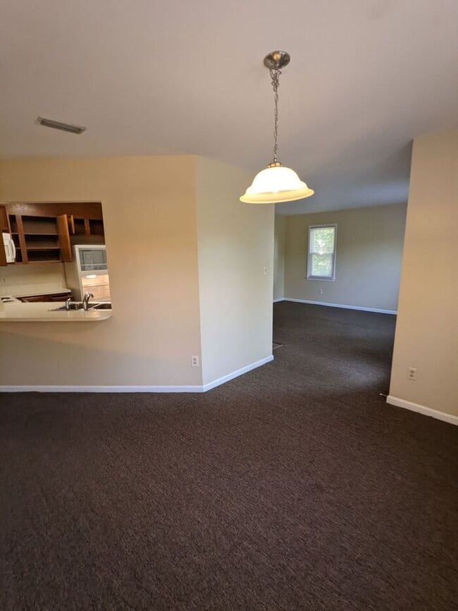 Building Photo - 2BD/2BA Condo Available Now in Hickory