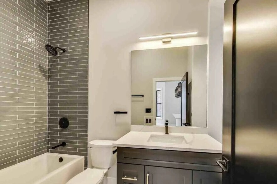 Building Photo - 1311 N Rockwell St