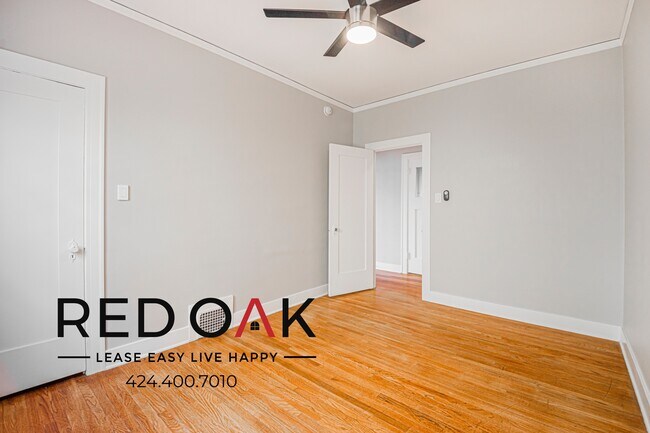 Building Photo - 149 S Sycamore Ave