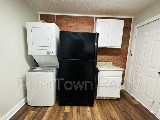 Building Photo - 802 Baltimore St