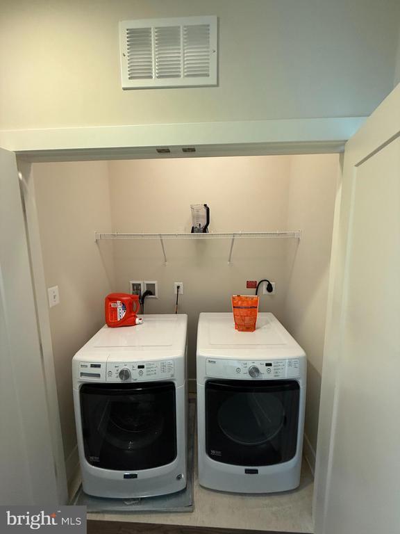 Building Photo - 6611 Eames Wy