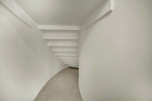 Building Photo - 1250 Shadow Ln