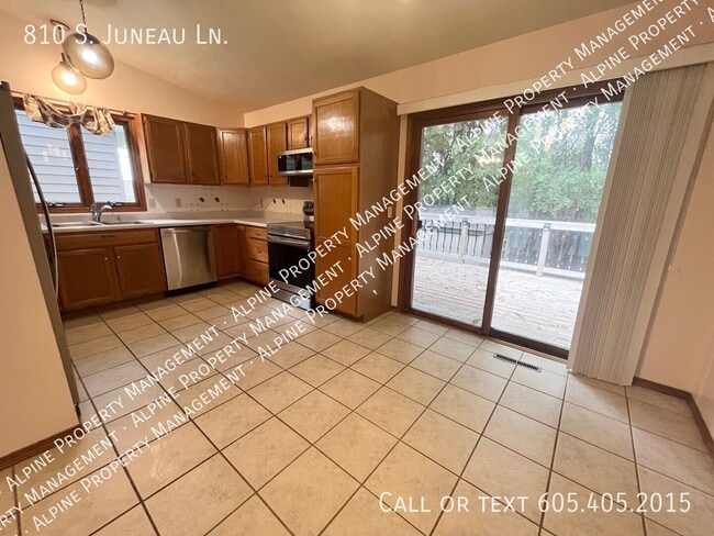 Building Photo - 810 S Juneau Ln