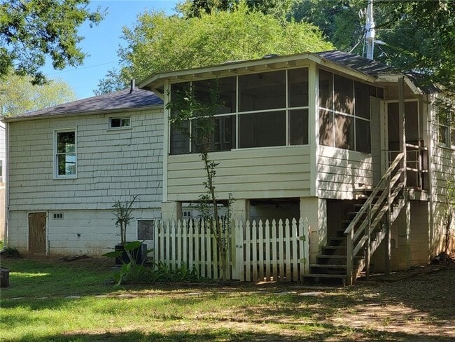 Building Photo - 1040 Shepherds Ln NE