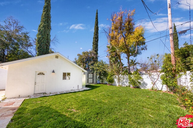 Building Photo - 4503 Vesper Ave