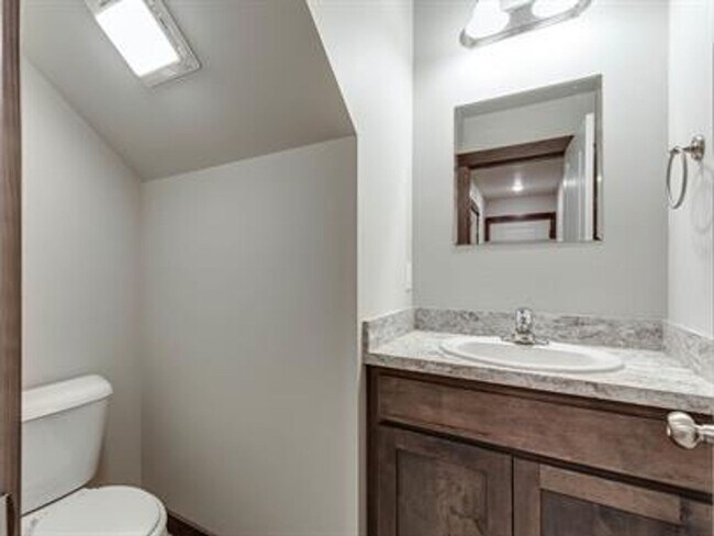 Building Photo - 1307 Westwood Cir