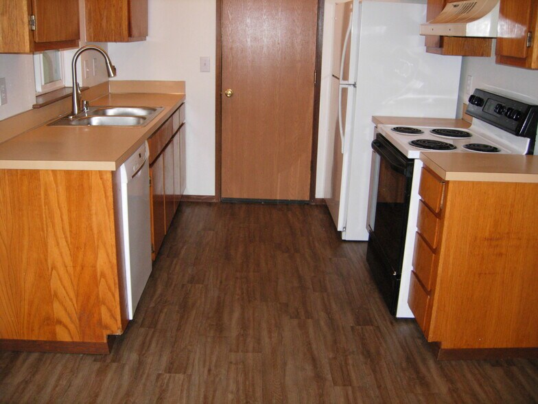 Kitchen - 2133 NW Mulholland Blvd