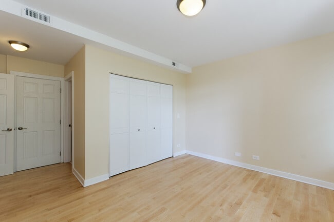 Building Photo - 811 W Eastwood Ave