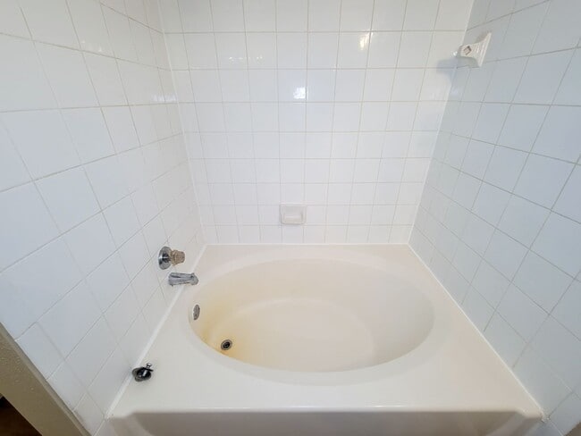 Building Photo - Beautifully Updated 2-Bedroom, 1-Bath Condo!