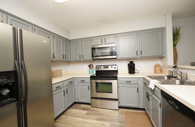 Building Photo - 55 Bay Dr