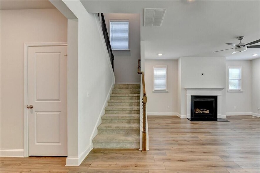 Building Photo - 3438 Long Creek Dr