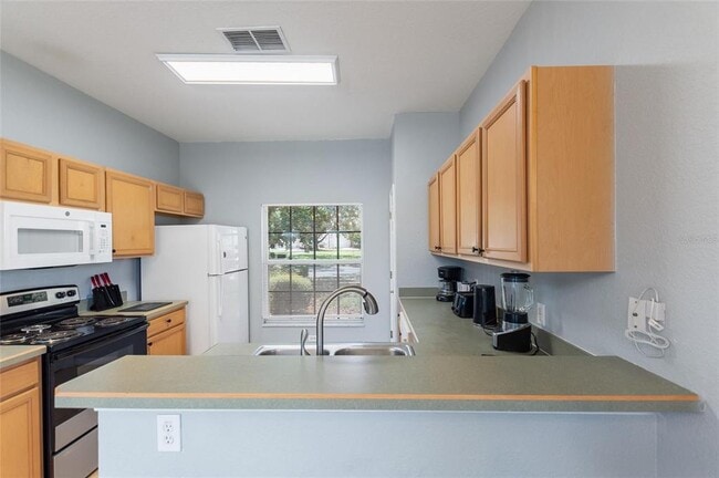 Building Photo - 546 Windsor Pl