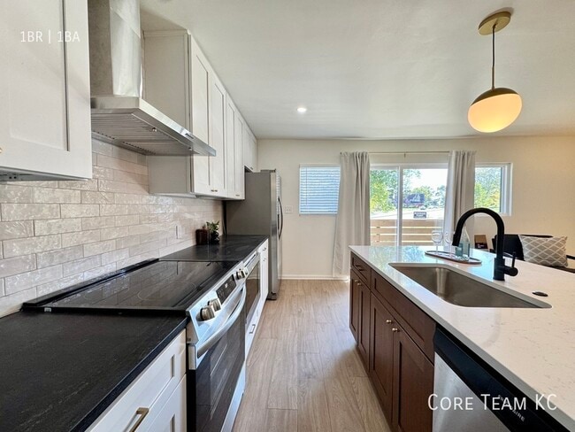 Building Photo - 4203 SW Trafficway-1B