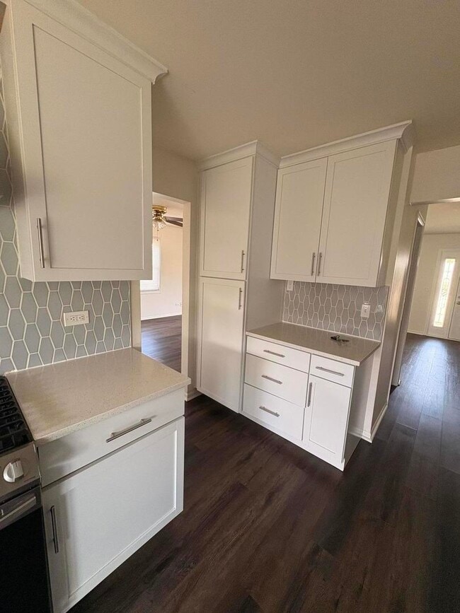 Building Photo - 619 Belair Ct