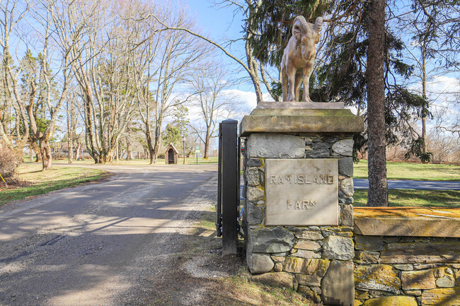 Building Photo - 7 Ram Island Farm Rd