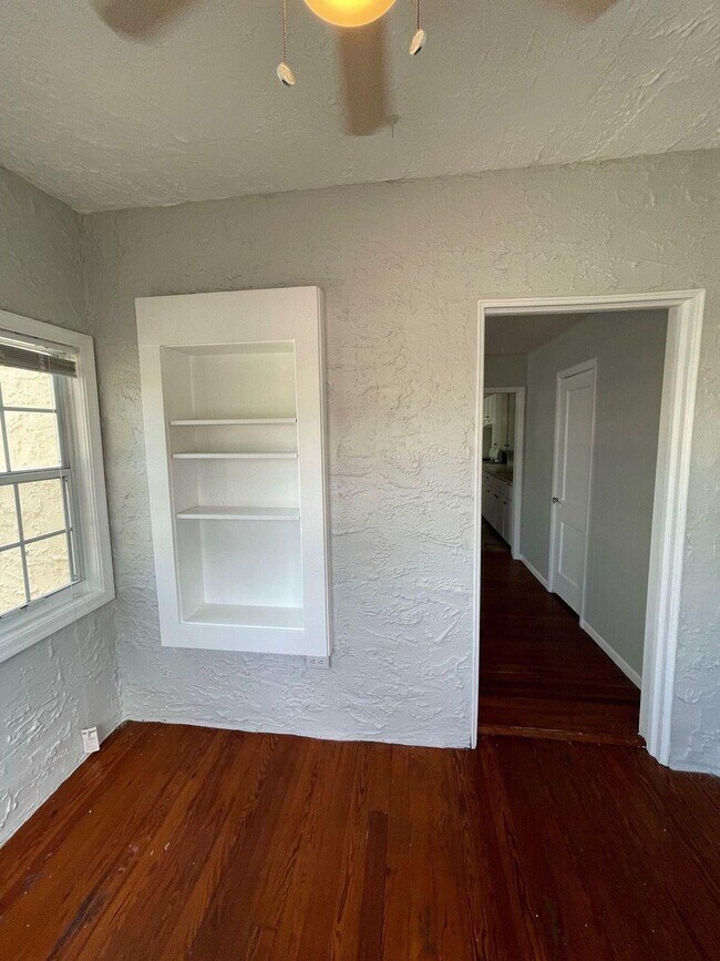 Building Photo - 736 Omar Rd