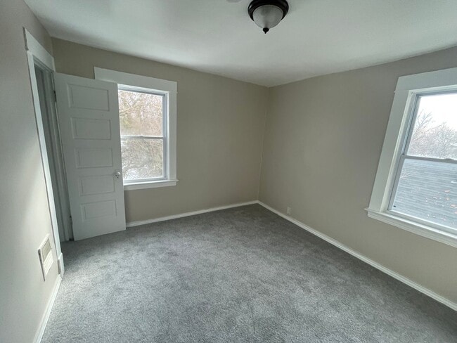 Building Photo - Section 8 & EDEN Accepted – Move-In Ready Comfort for Your Next Chapter in Cleveland!
