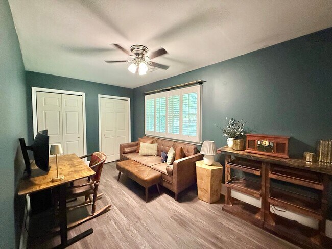 Building Photo - Stunning 3BD, 2BA Raleigh Home with a Fenc...
