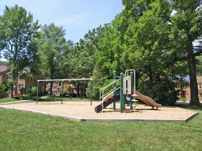 Building Photo - 11315 Commonwealth Dr