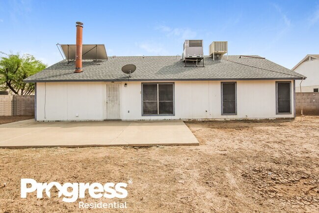 Building Photo - 7748 W Paradise Dr