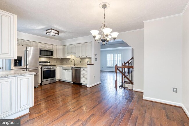 Building Photo - 712 Pine Drift Dr