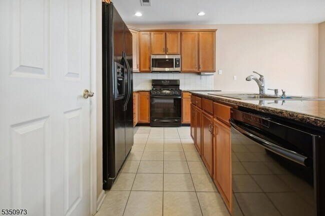 Building Photo - 220 Patriot Hill Dr