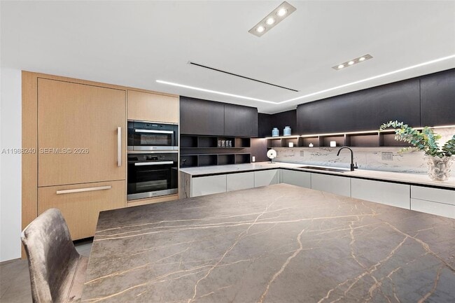 Building Photo - 2301 Collins Ave