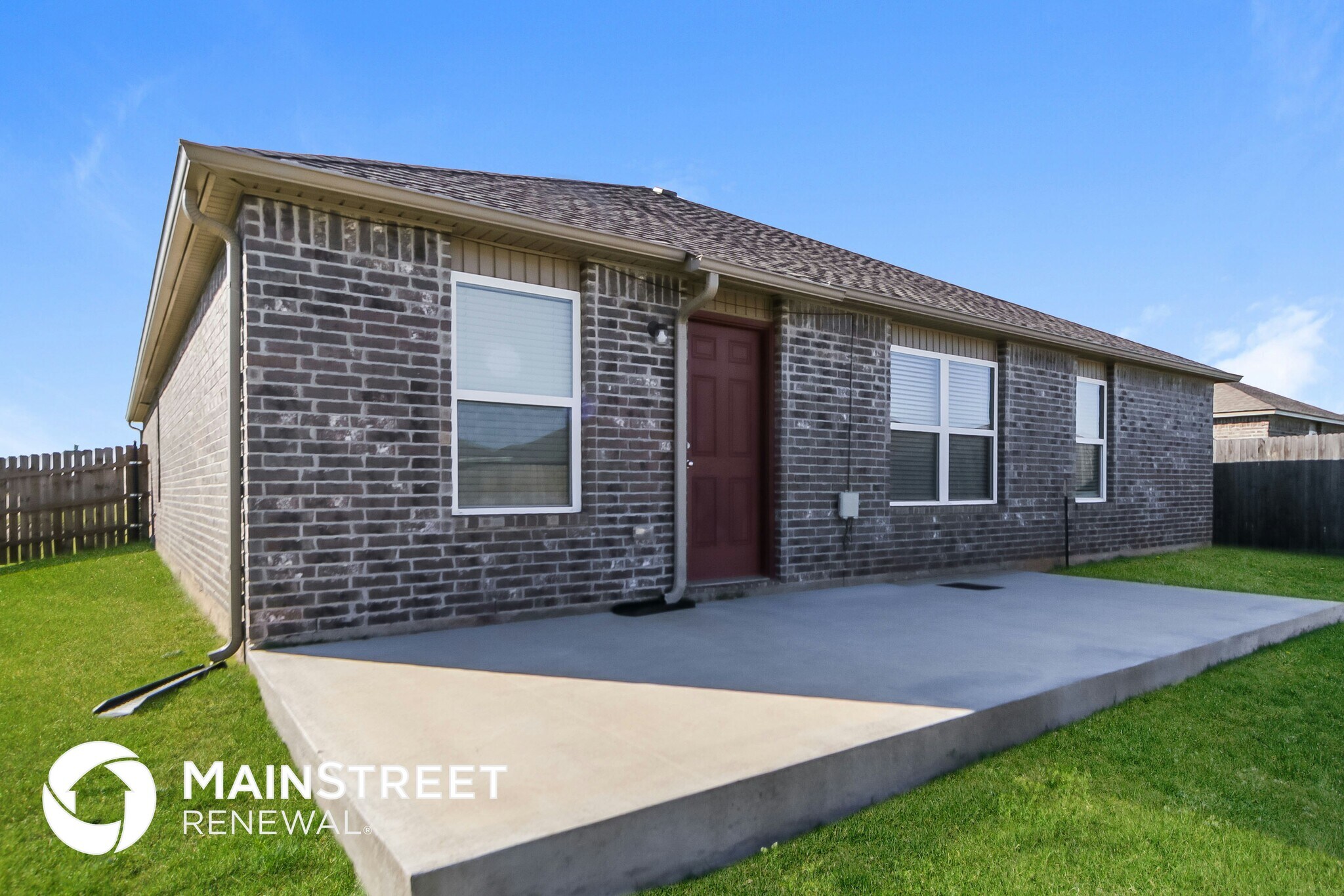 Building Photo - 1800 Sloane Dr