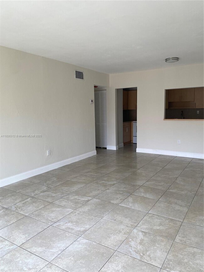 Building Photo - 13868 SW 90th Ave