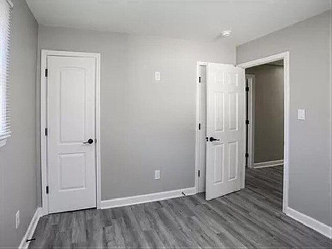 Building Photo - pet-friendly!