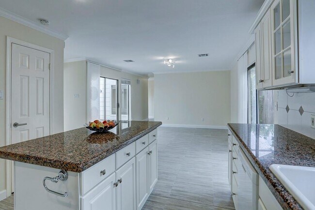 Building Photo - 13819 Starhill Ct