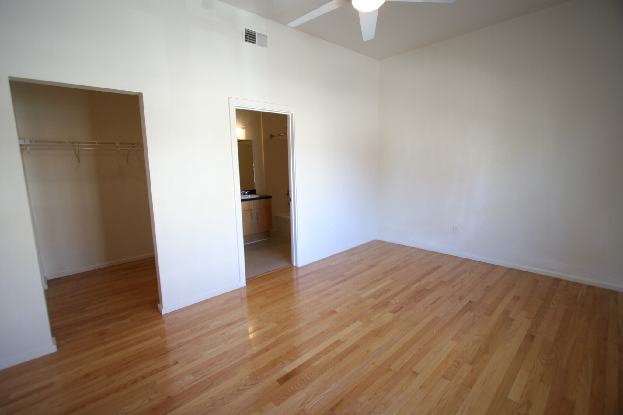 Building Photo - 400 Copper Ave NE