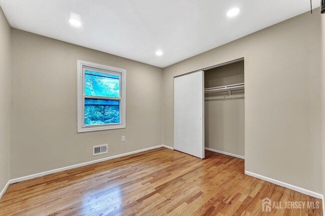 Building Photo - 5 Pelmont Pl