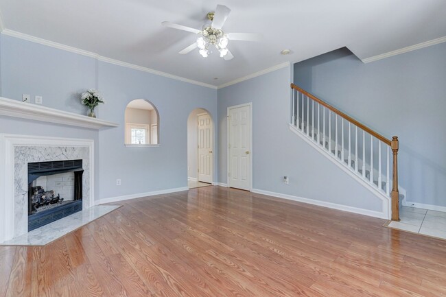Building Photo - Spotless 2 bedroom townhome in Hardison Hills