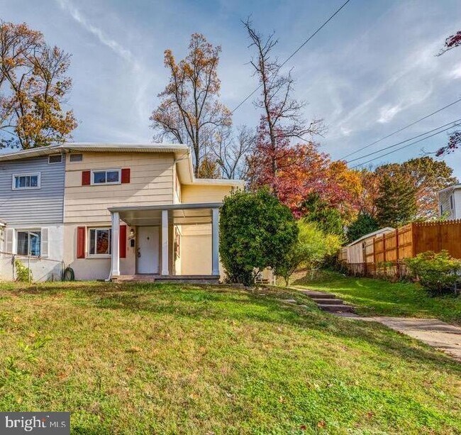 Building Photo - 10736 Maple St
