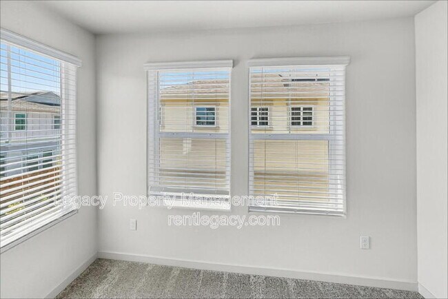Building Photo - 112 Seahorse St